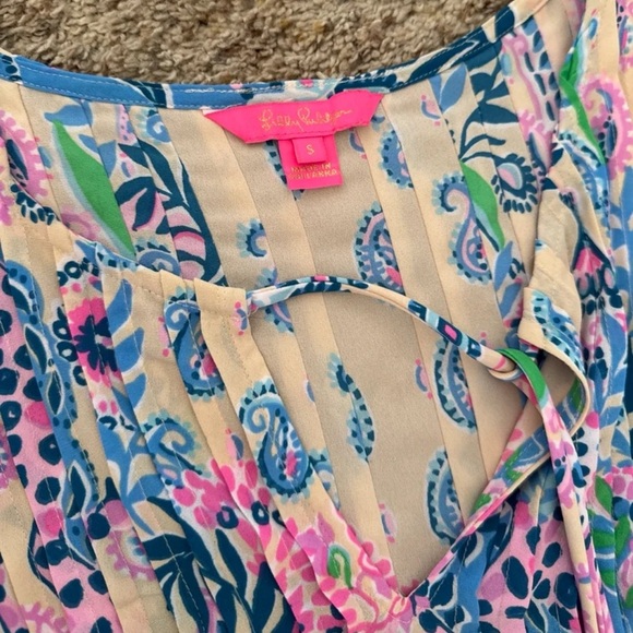Lilly Pulitzer Marilina Tunic Top in Flocking to Paradise
Size Small - Picture 7 of 12
